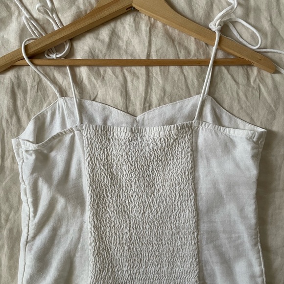 ✨NWT✨ Old Navy Tie Shoulder Spaghetti Strap Tank Top in White - Picture 5 of 6